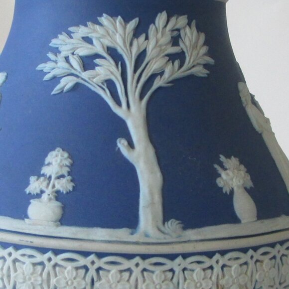 ANTIQUE WEDGWOOD "ETRUSCAN" PITCHER - Picture 5 of 16